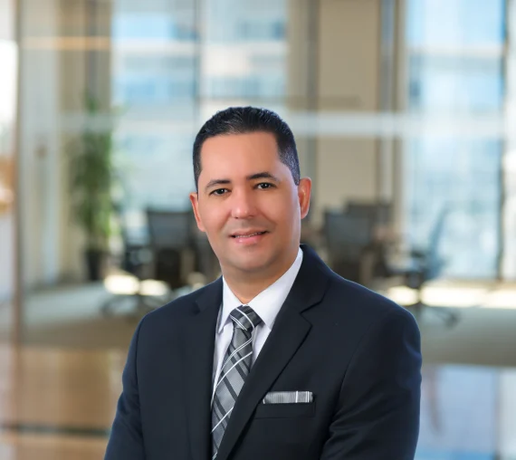 Licdo. Yeronides de la Cruz García, CEO de CGR Estate, experto en asesoría profesional para la venta y alquiler de inmuebles en República Dominicana
